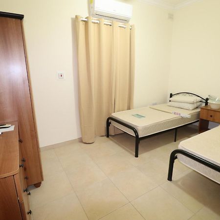 Апартаменты The Sea Just Across The Road - Flat 3 Сент-Полс-Бей Экстерьер фото