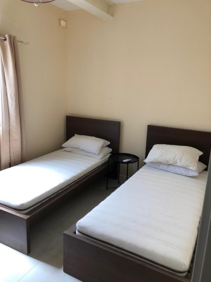 Апартаменты The Sea Just Across The Road - Flat 3 Сент-Полс-Бей Экстерьер фото